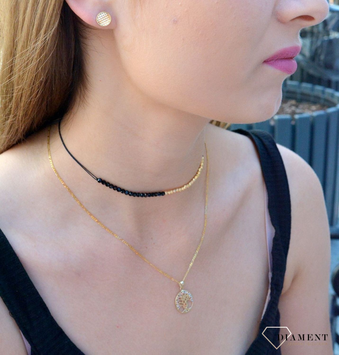 Kolczyki złote 333 okrągłe blaszki grawerowane KL 9509 333 Kolczyki złote okrągłe to klasyka w najlepszym wydaniu wykonane ze złota, próby 333. Kolczyki będą idealnym dodatkiem do każdej stylizacji. Kolczyki maja okrągły, kształt.jpg